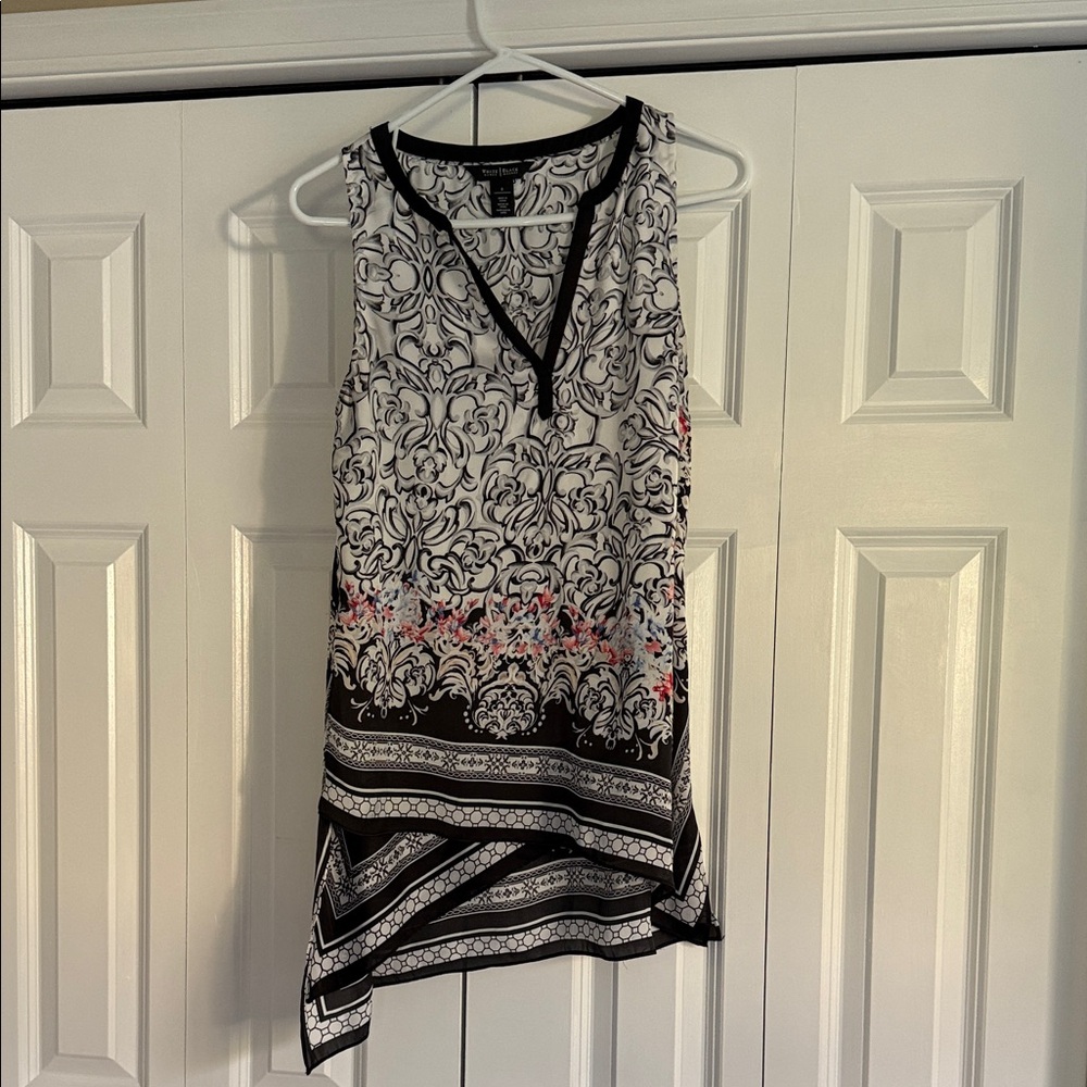 White House Black Market Black & White Printed Sleeveless V-Neck Tunic